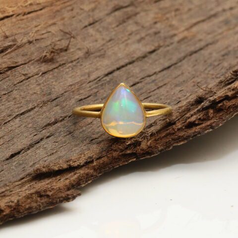 Ring set in 18K Gold with Opal Gemstone Ring Size 6.5