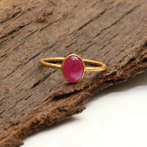 18k Gold Ring with Oval Shape Ruby Gemstone