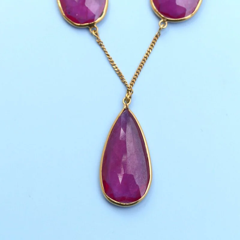 Necklace with Earrings in 18K Gold with Ruby Gemstone - Image 6